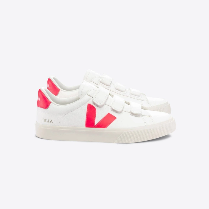 Veja RECIFE CHROMEFREE LEATHER WHITE/ ROSE FLUO