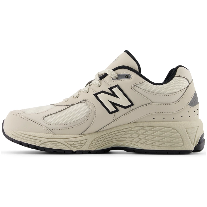 Дитячі кросівки New Balance 2002 GC2002PM бежеві