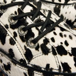 Dr. Martens туфлі Buzz 5-Eye Dalmatian зі шкіри з ворсом кремово-чорні жіночі 42846100