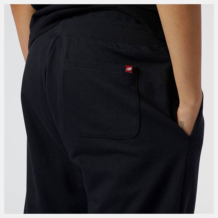 New Balance ESSENTIALS EMBROIDERED PANTS BLACK